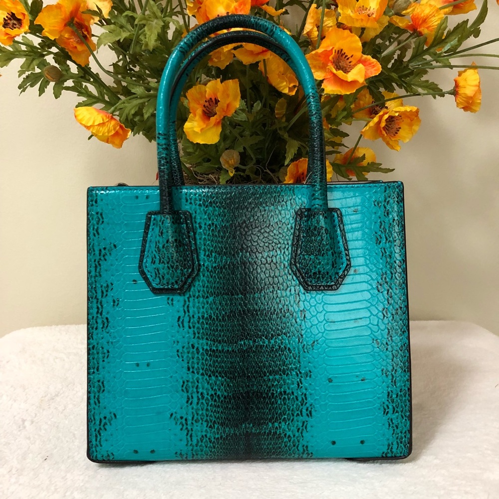 MICHAEL KORS Mercer Embossed Med Messenger - Picture 2 of 7